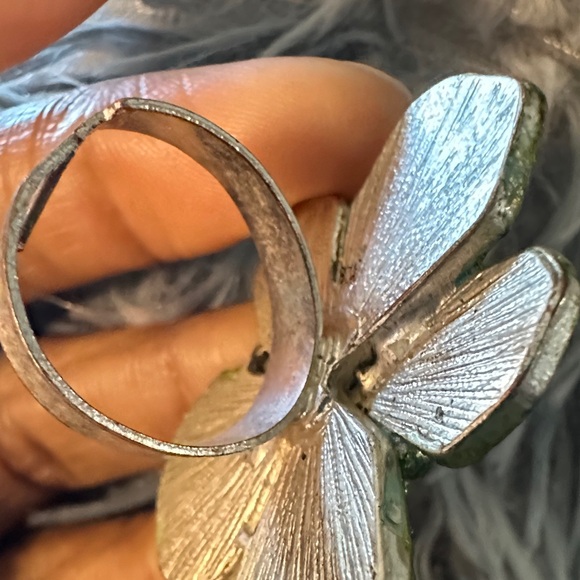 Chic Green Floral Statement Ring - Picture 16 of 17